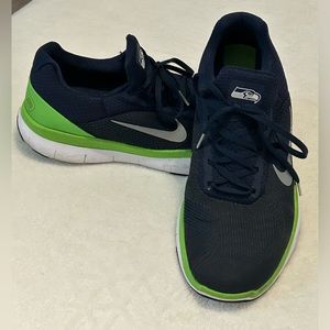 Nike “Seattle Seahawk” themed flex runners